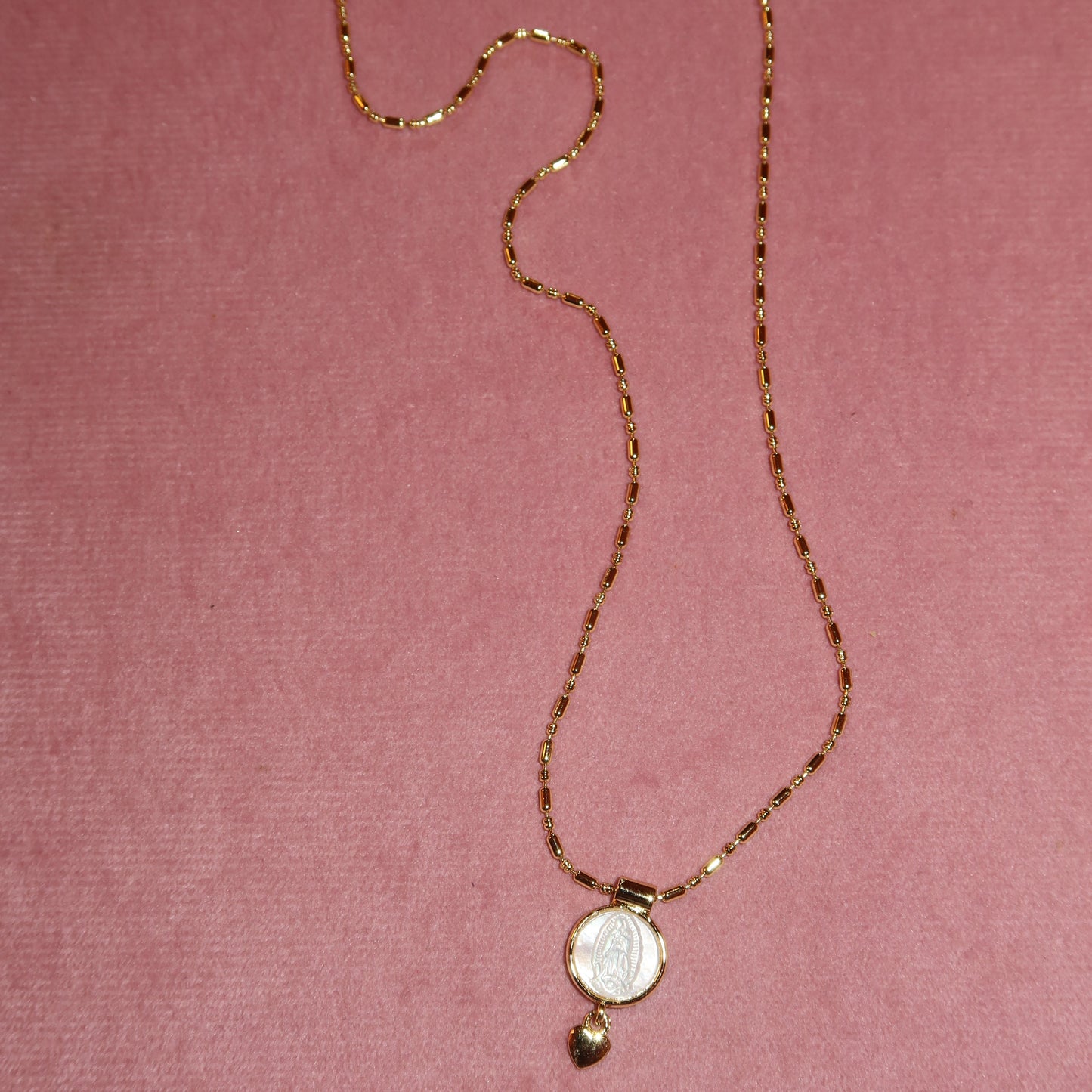 Cadena Virgen Perla Corazón Colgante