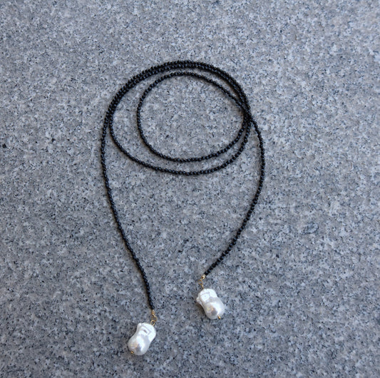 BLACK MUSE NECKLACE