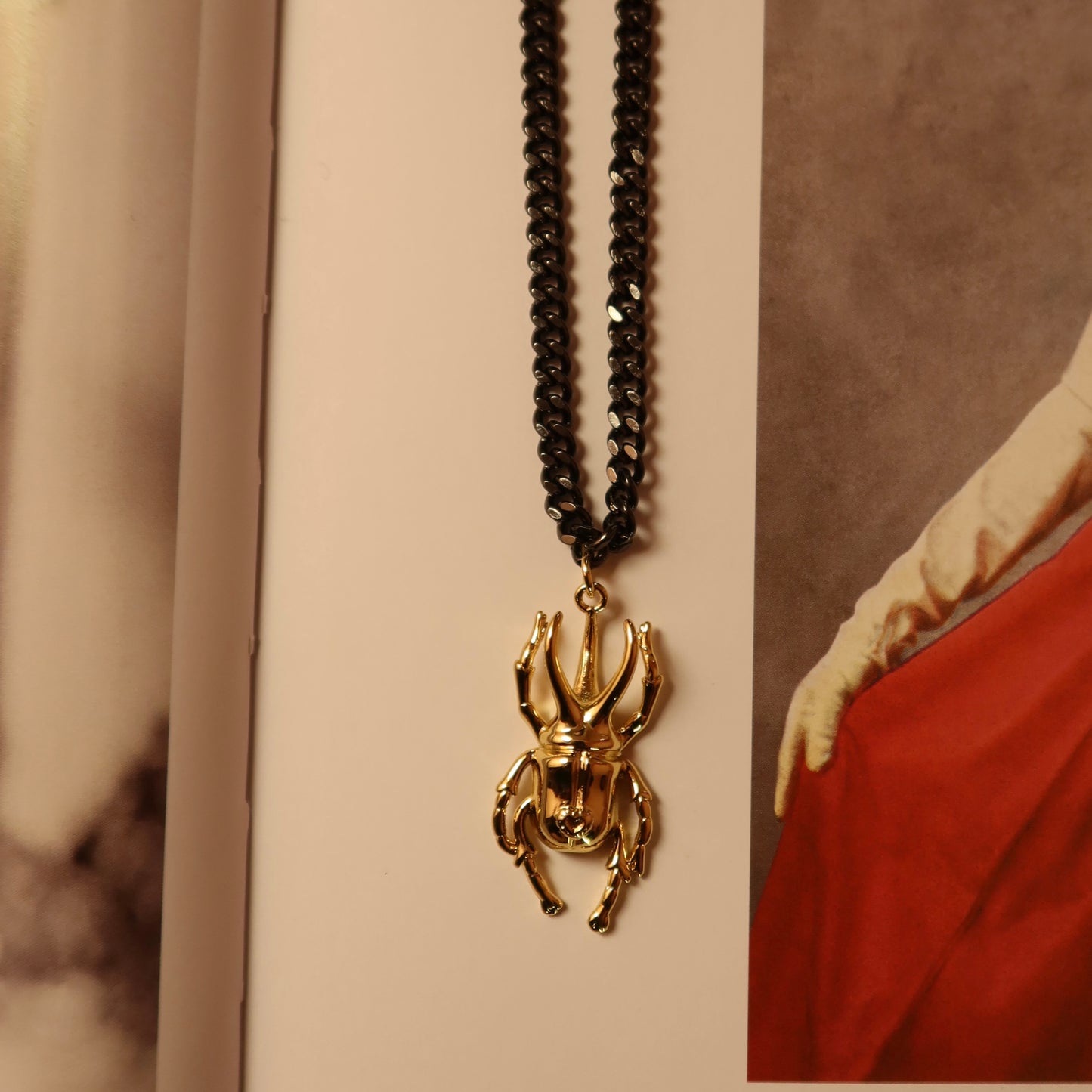Collar Escarabajo
